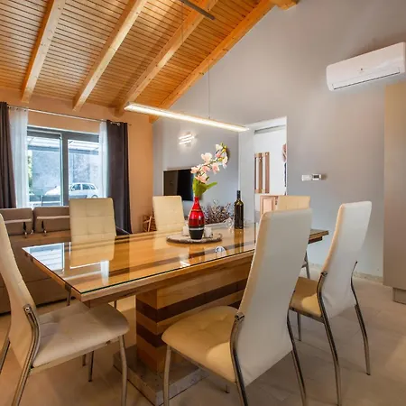 度假居 3 Bedroom Awesome In 迪瓦卡