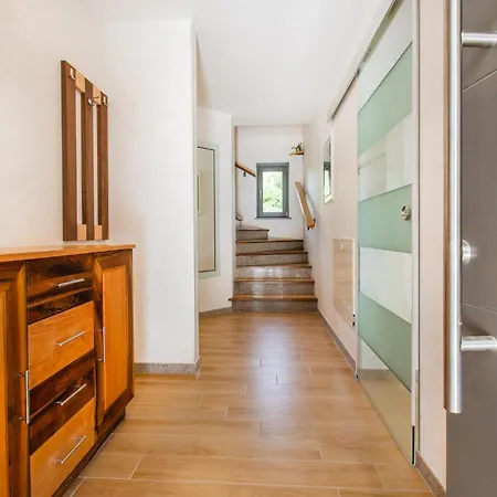 3 Bedroom Lovely Home In Divaca *