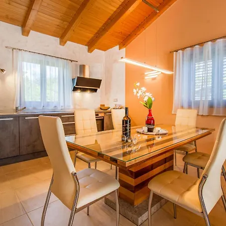 Beautiful In With Kitchen Holiday home Divaca