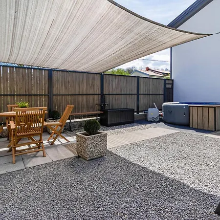 3 Bedroom Awesome In * Divača