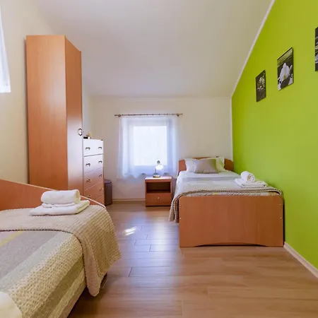 Prázdninový dům 3 Bedroom Lovely Home In Divaca *