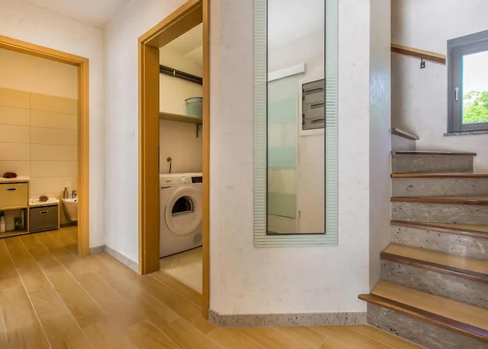 3 Bedroom Awesome In Divača