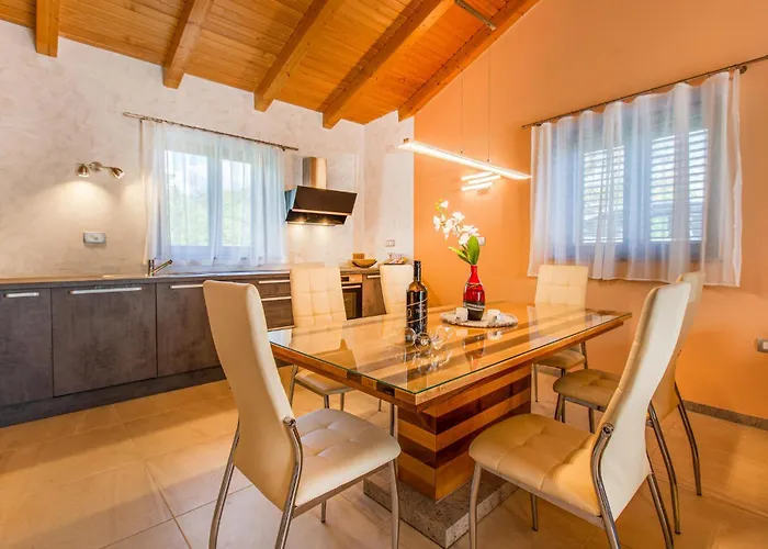 3 Bedroom Awesome In Casa vacanze Divača