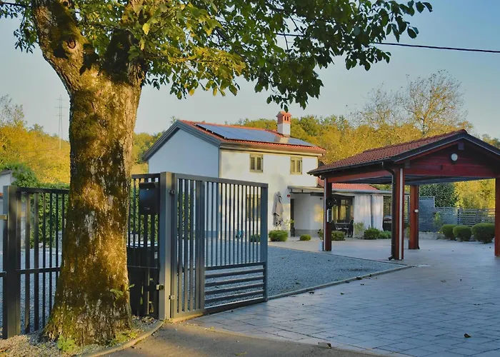 3 Bedroom Awesome In Divača