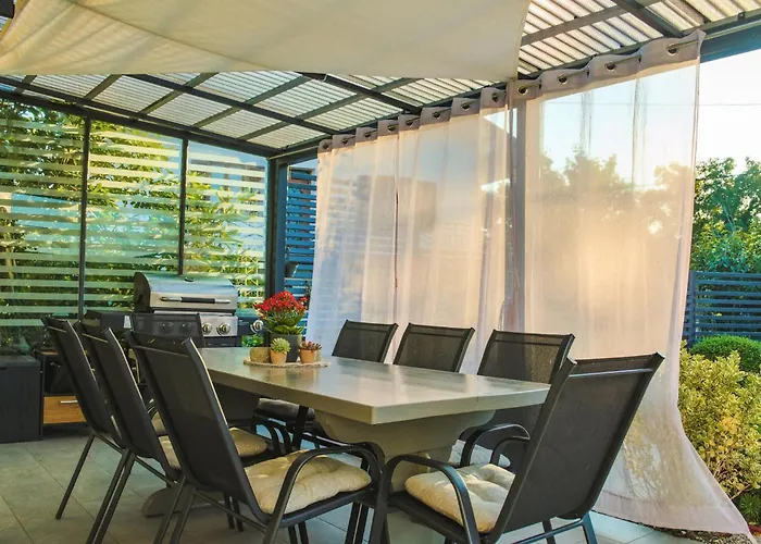 3 Bedroom Awesome In * Divača